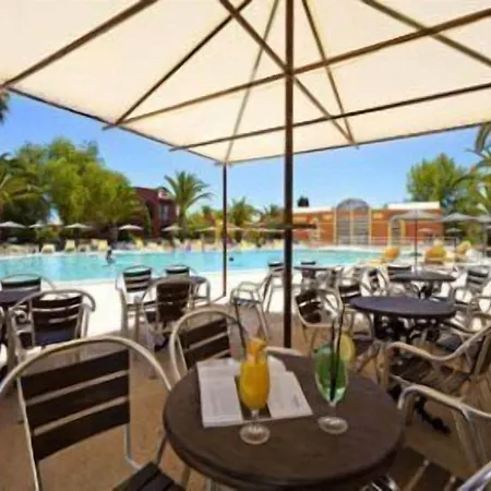 Colina Village 카르보에이루