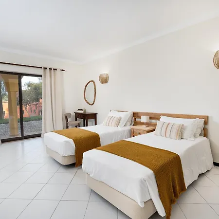 Colina Village 3*