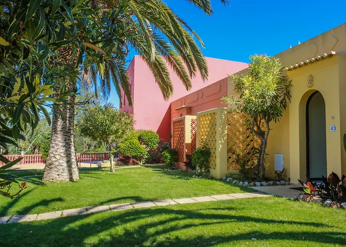 Colina Village Курортный комплекс 3*